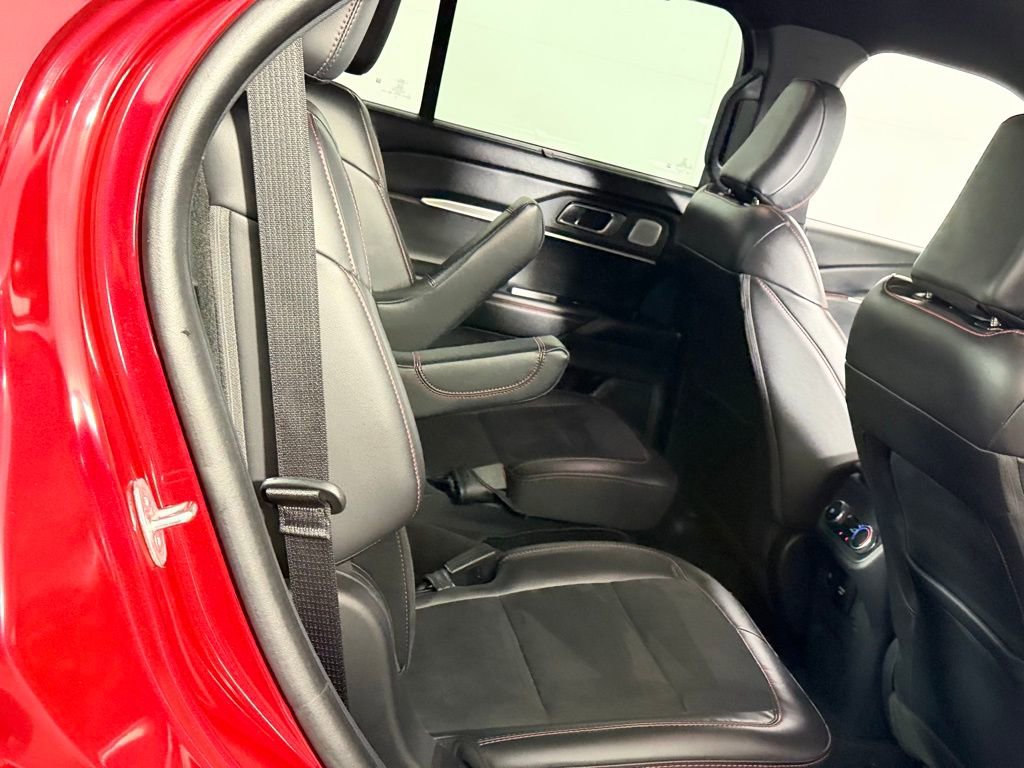 Used 2025 Ford Explorer ST image 24