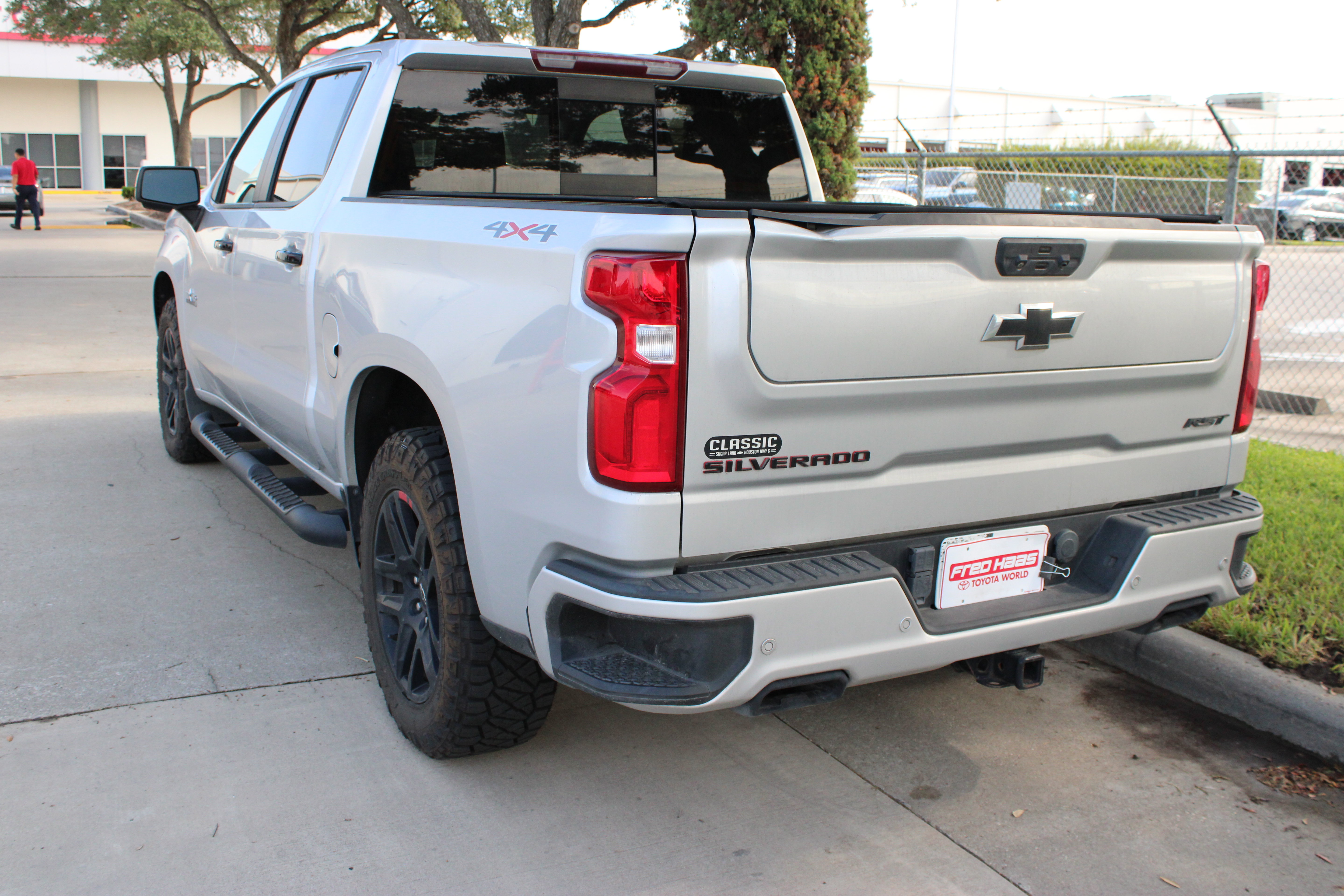 Used 2022 Chevrolet Silverado 1500 RST w/ Redline Edition AWD/4WD image 7