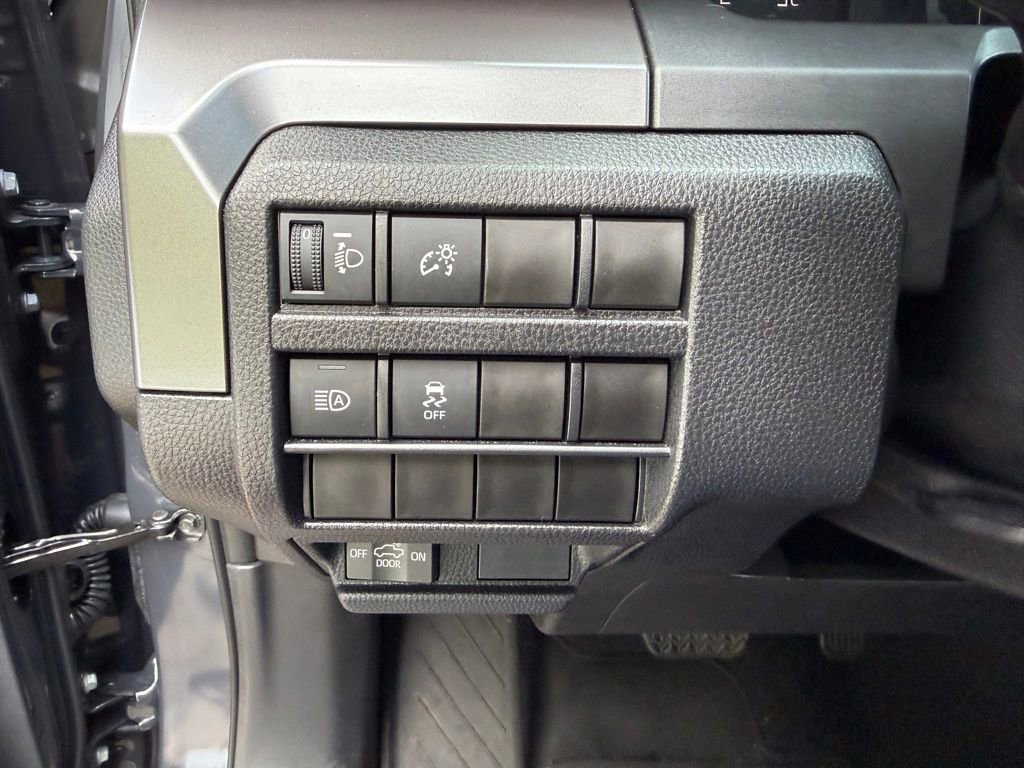 Used 2025 Toyota Tacoma SR5 AWD/4WD image 22