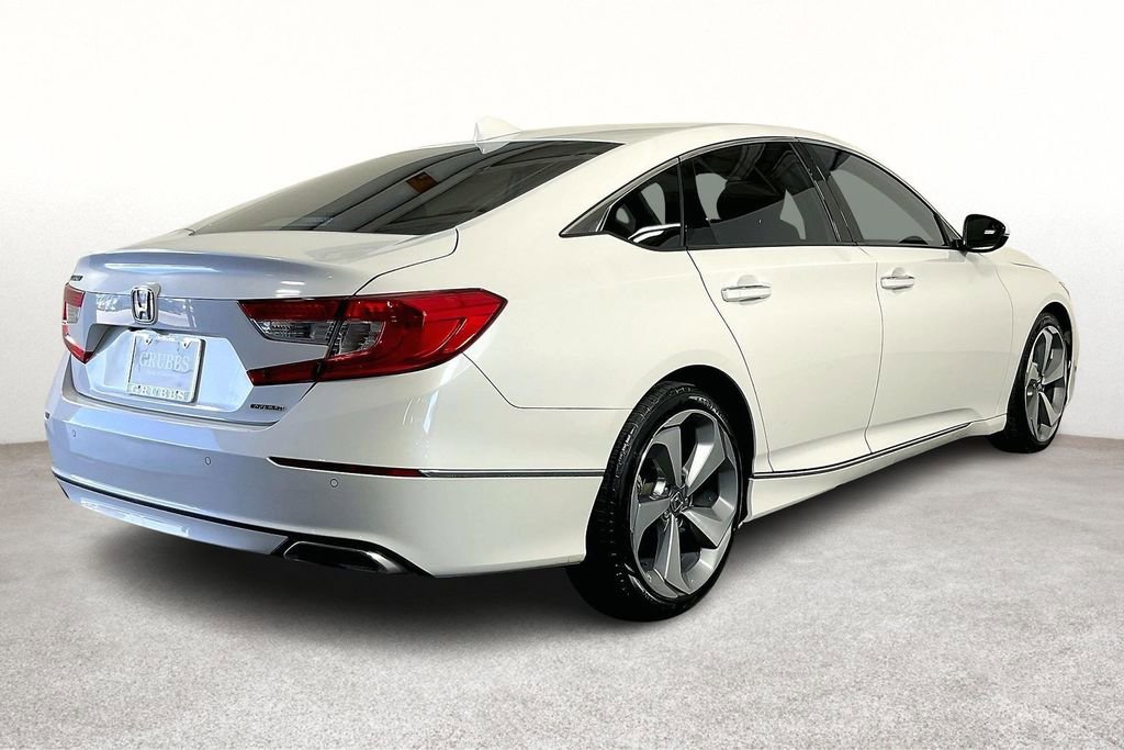 Used 2018 Honda Accord Touring image 2