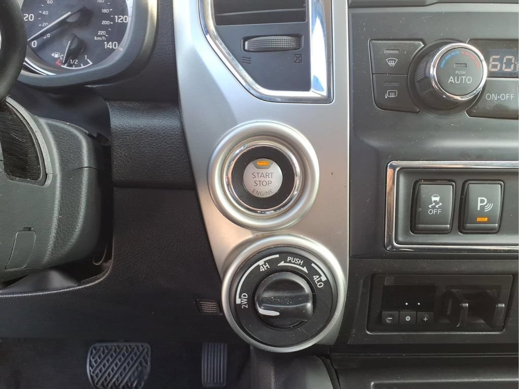 Used 2017 Nissan Titan PRO-4X AWD/4WD image 32