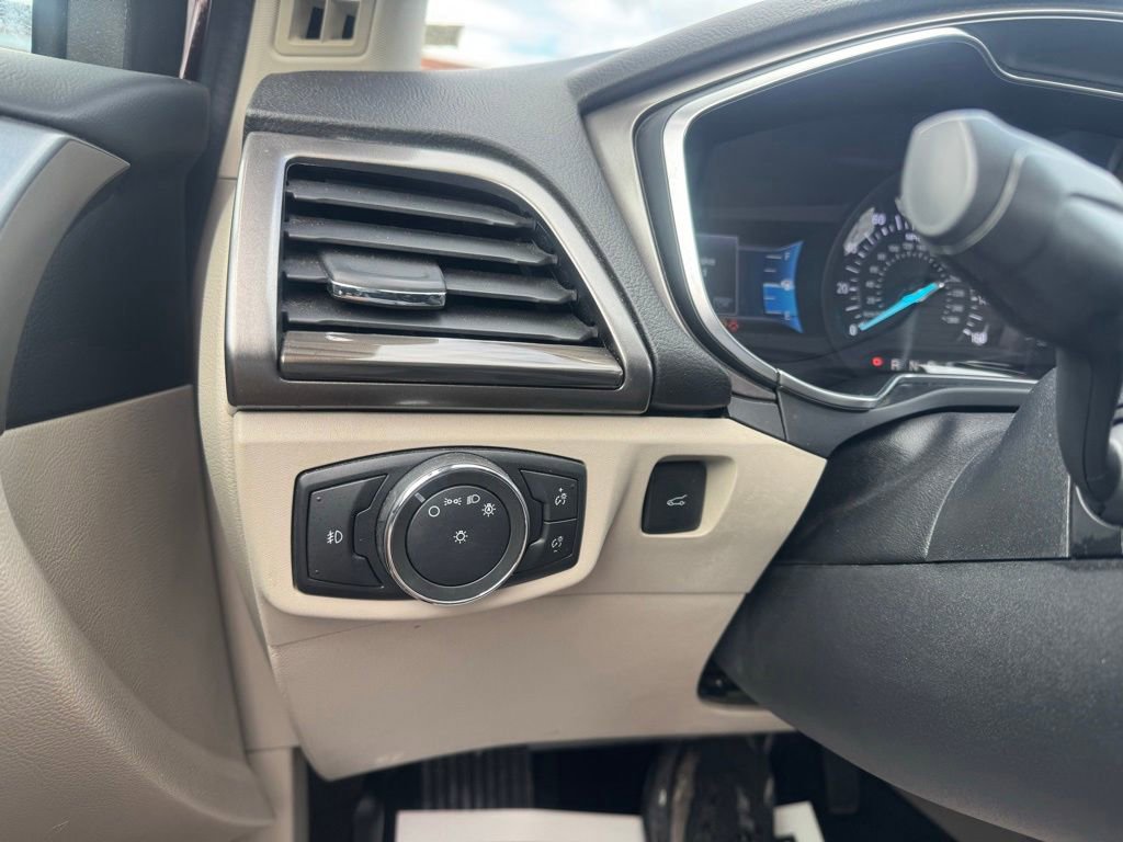 Used 2017 Ford Fusion SE w/ Fusion SE Technology Package AWD/4WD image 29