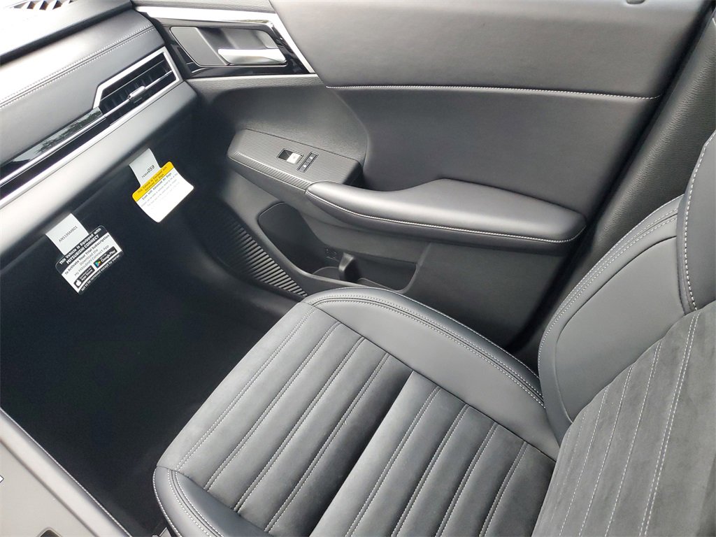 New 2025 Mitsubishi Outlander SE image 11