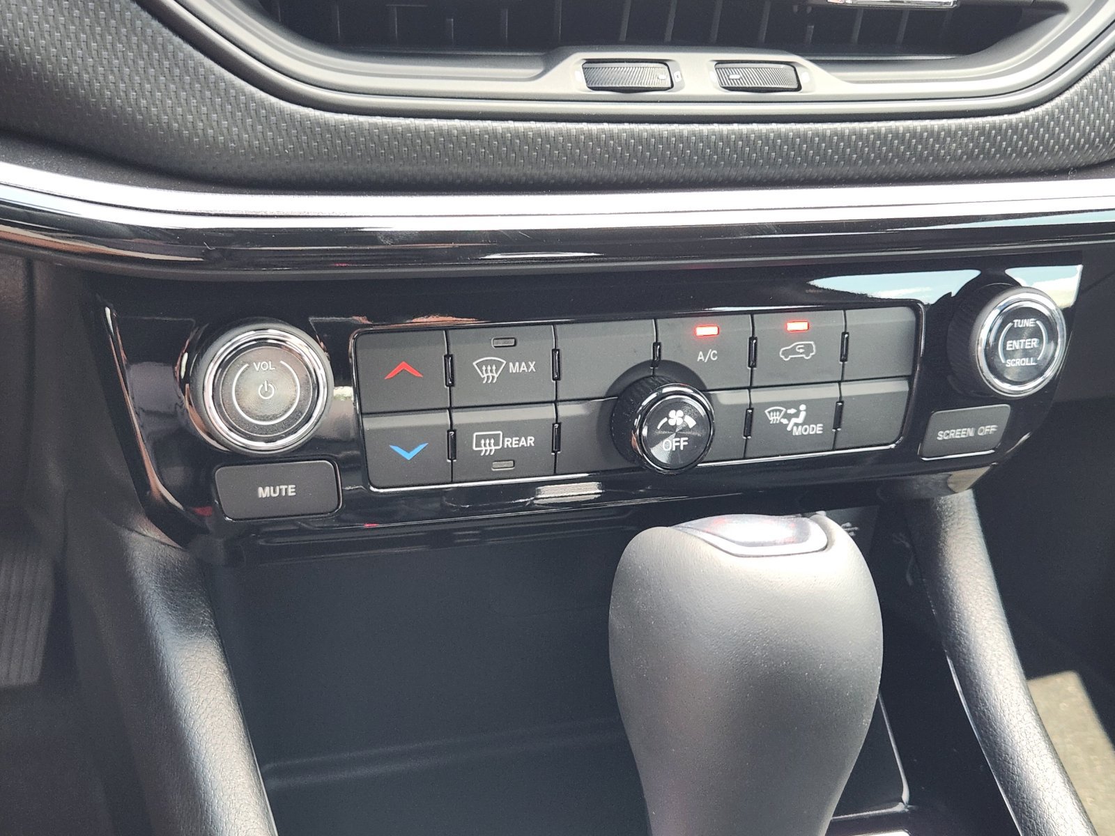 New 2026 Jeep Compass Latitude AWD/4WD image 18