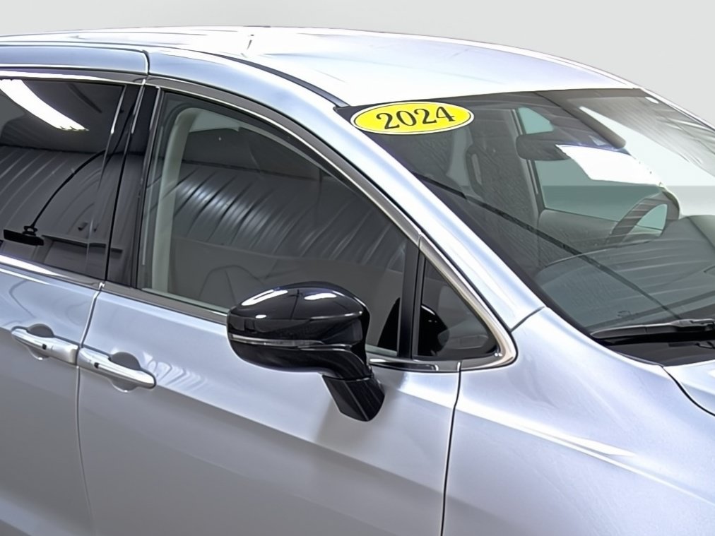 Used 2024 Chrysler Pacifica Touring-L FWD image 15
