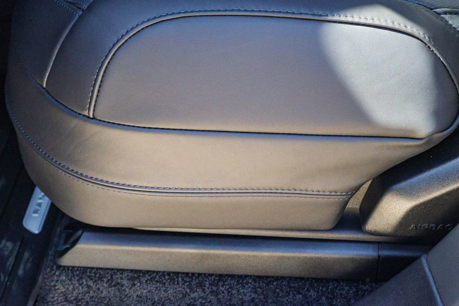 New 2025 Land Rover Range Rover SE image 32