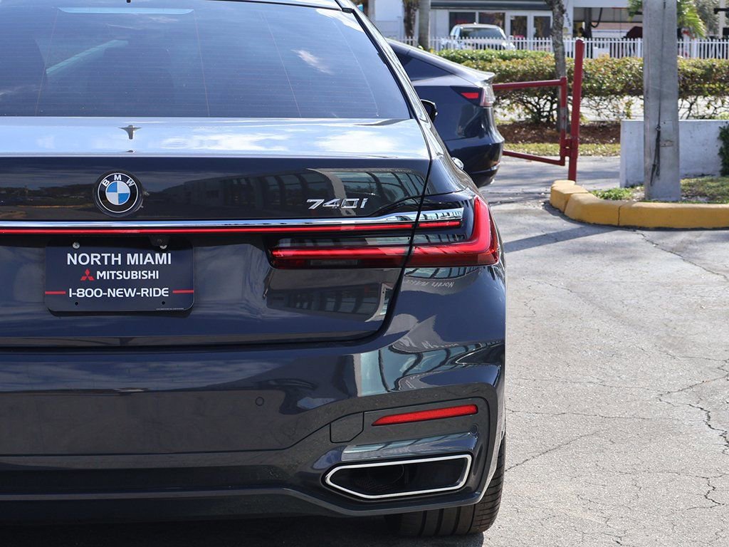 Used 2022 BMW 740i w/ M Sport Package image 19