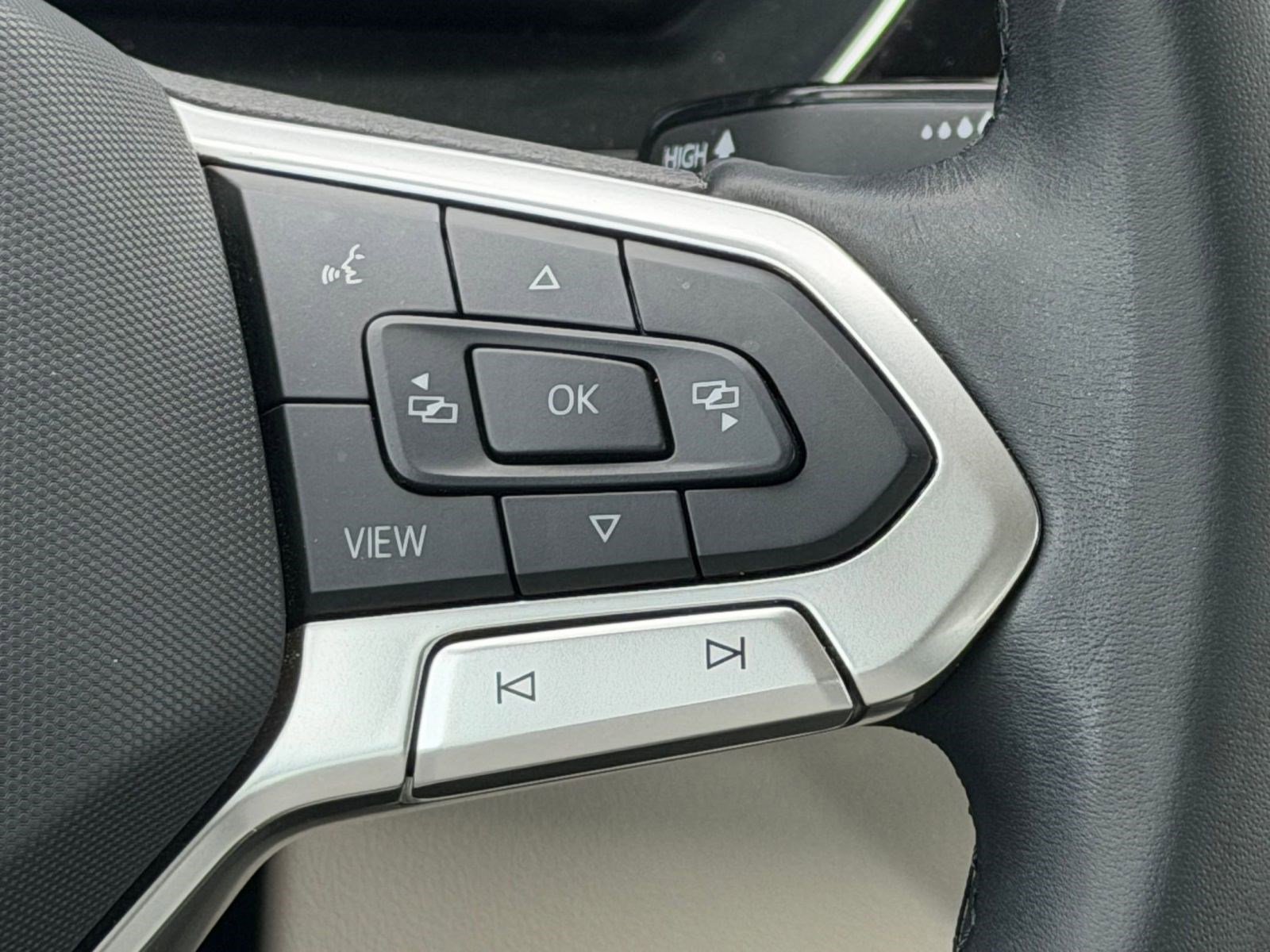 Used 2023 Volkswagen Jetta SE image 23