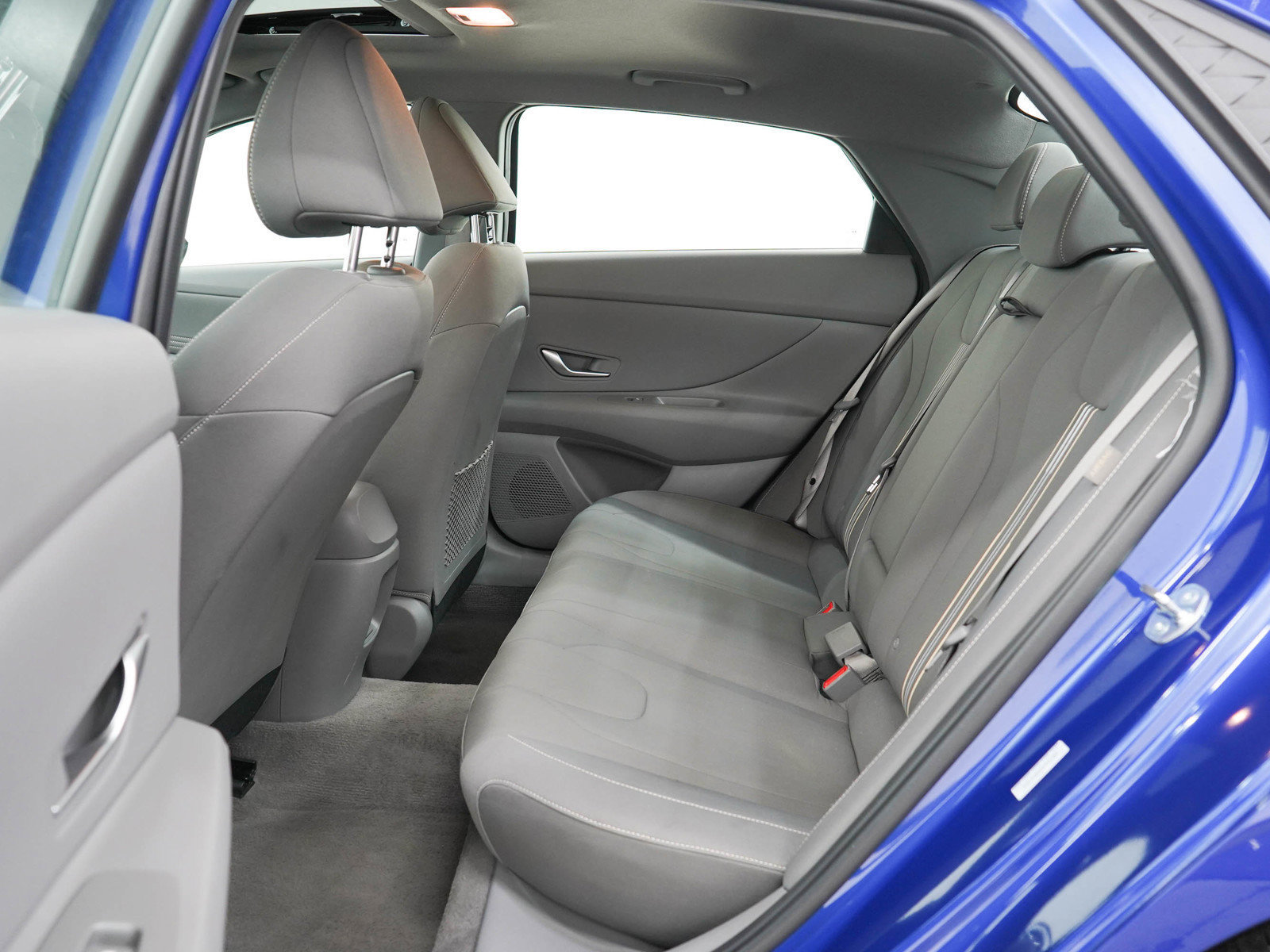 Used 2025 Hyundai Elantra SEL FWD image 36