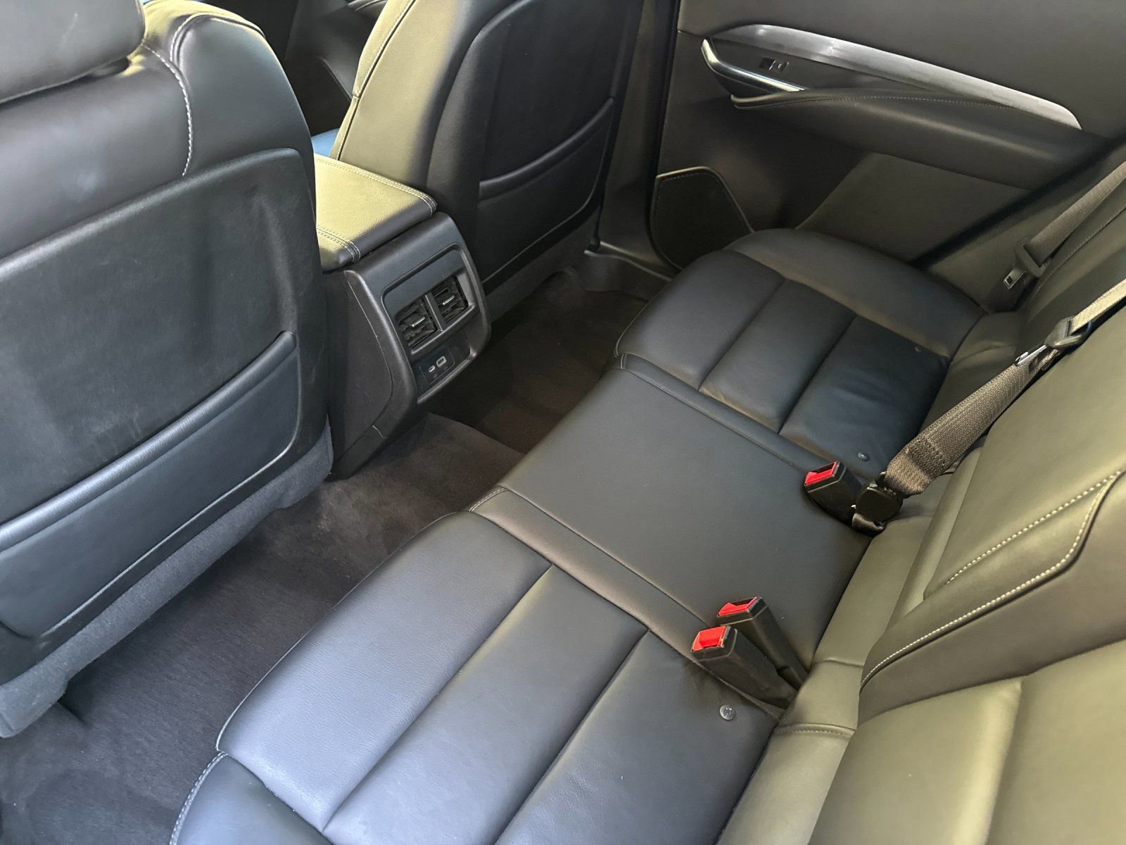 Used 2024 Cadillac XT4 Premium Luxury AWD/4WD image 9