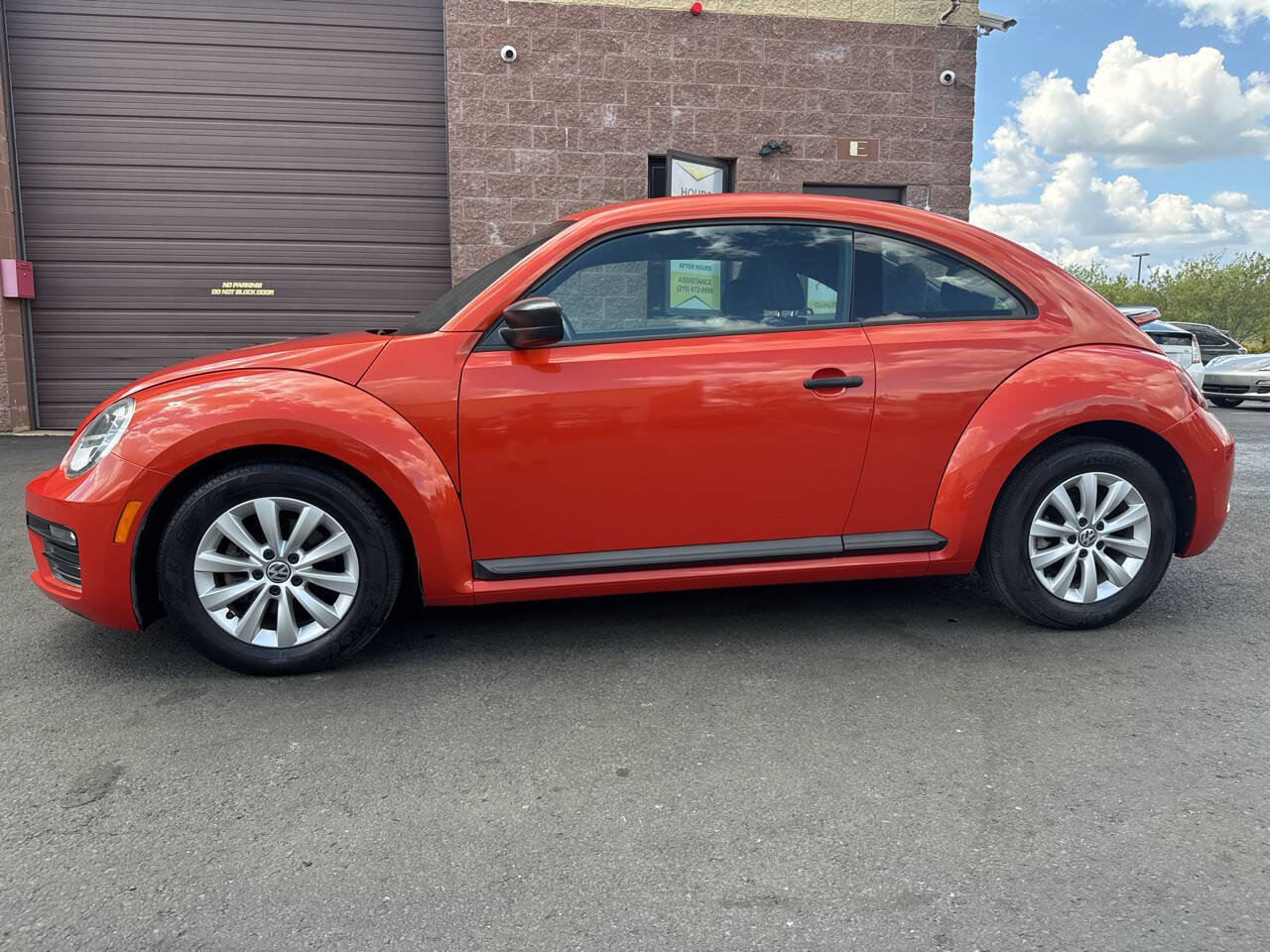 Used 2017 Volkswagen Beetle 1.8T Classic FWD image 2