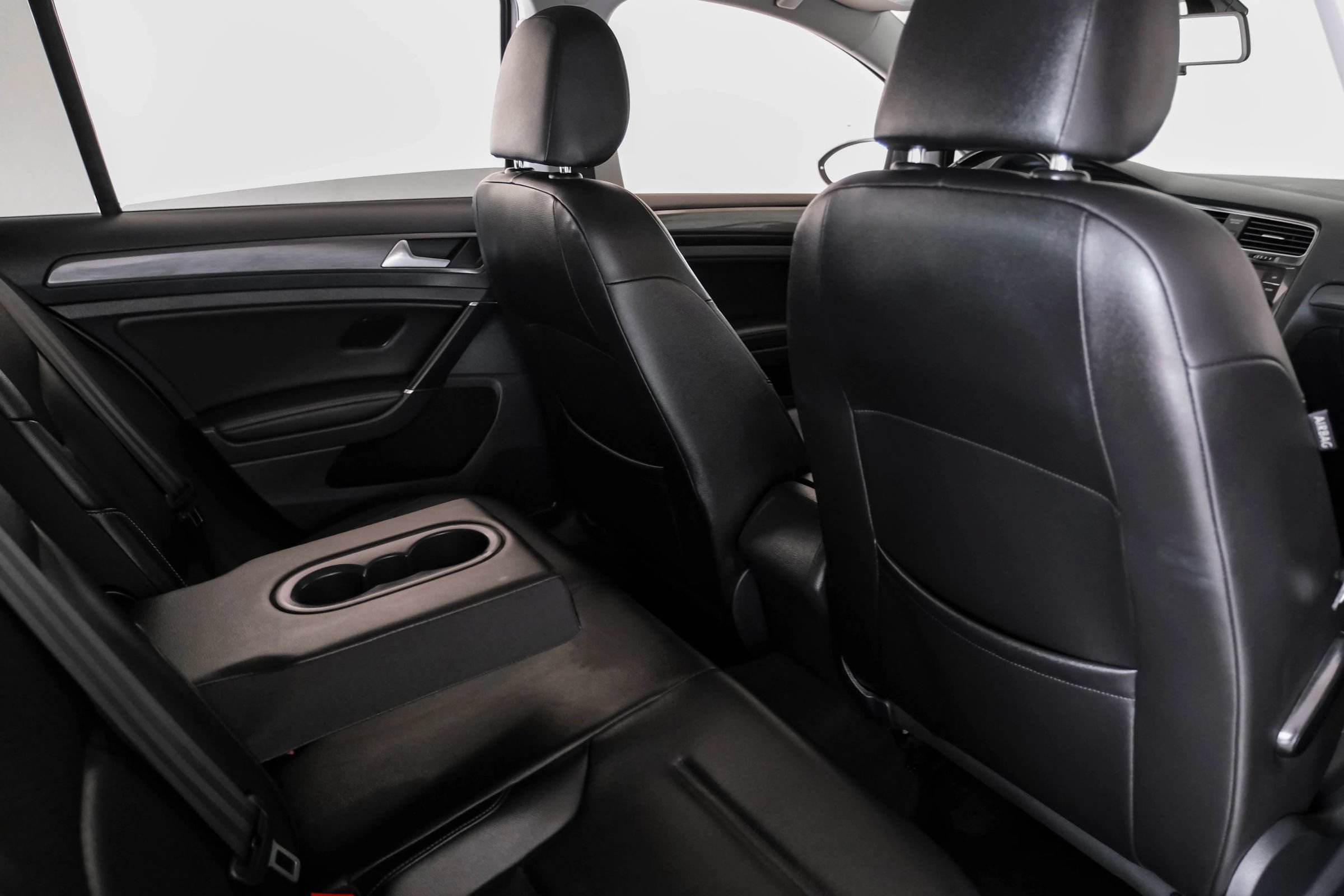 Used 2019 Volkswagen Golf SE FWD image 34