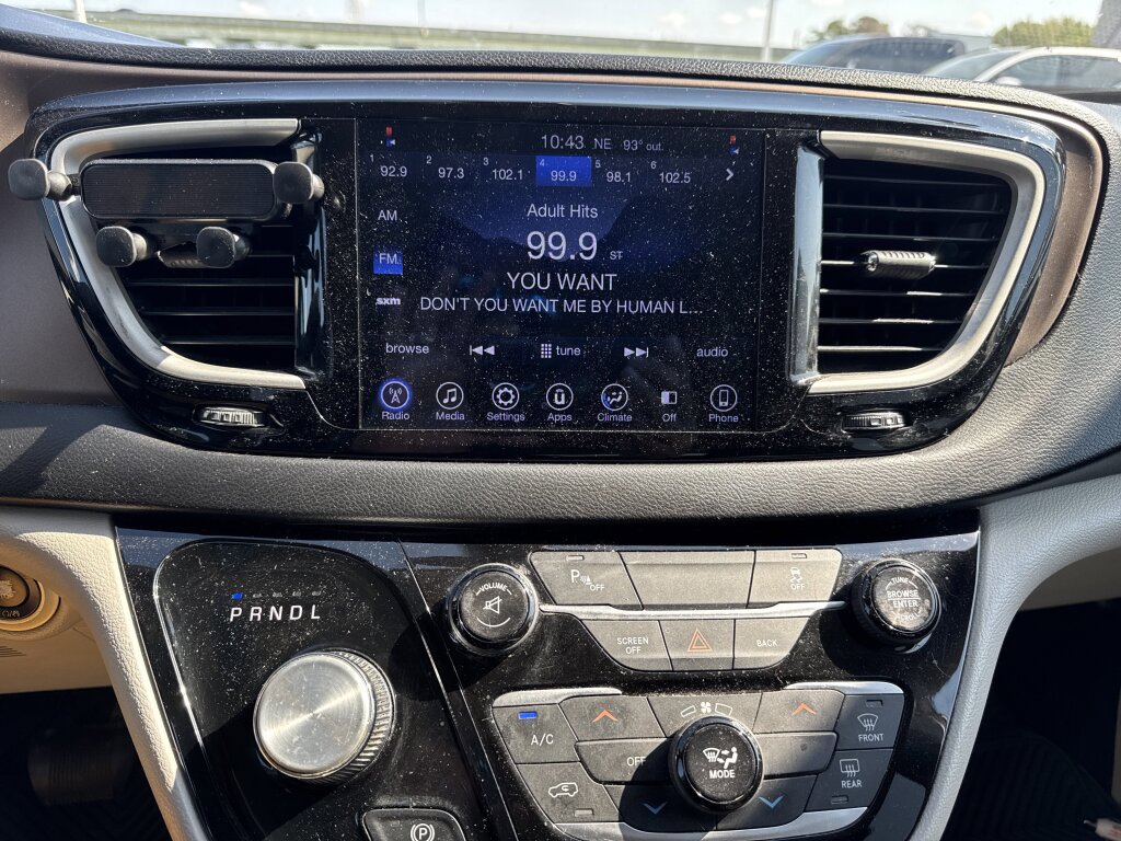 Used 2017 Chrysler Pacifica Touring image 33