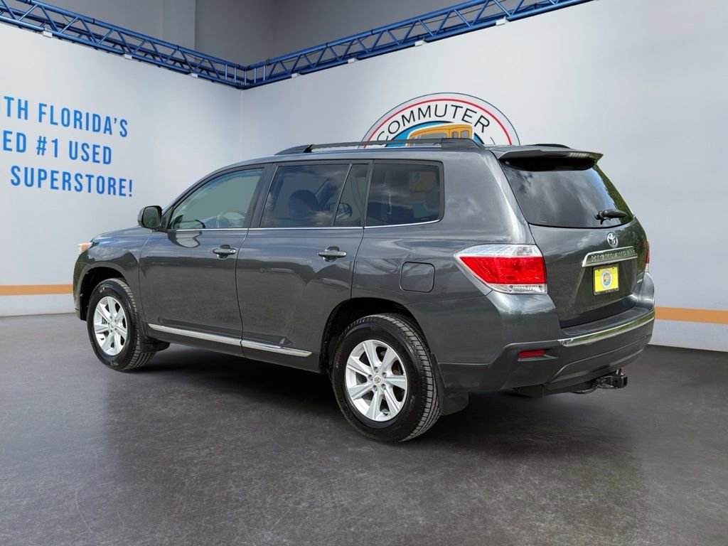 Used 2013 Toyota Highlander Plus AWD/4WD image 4
