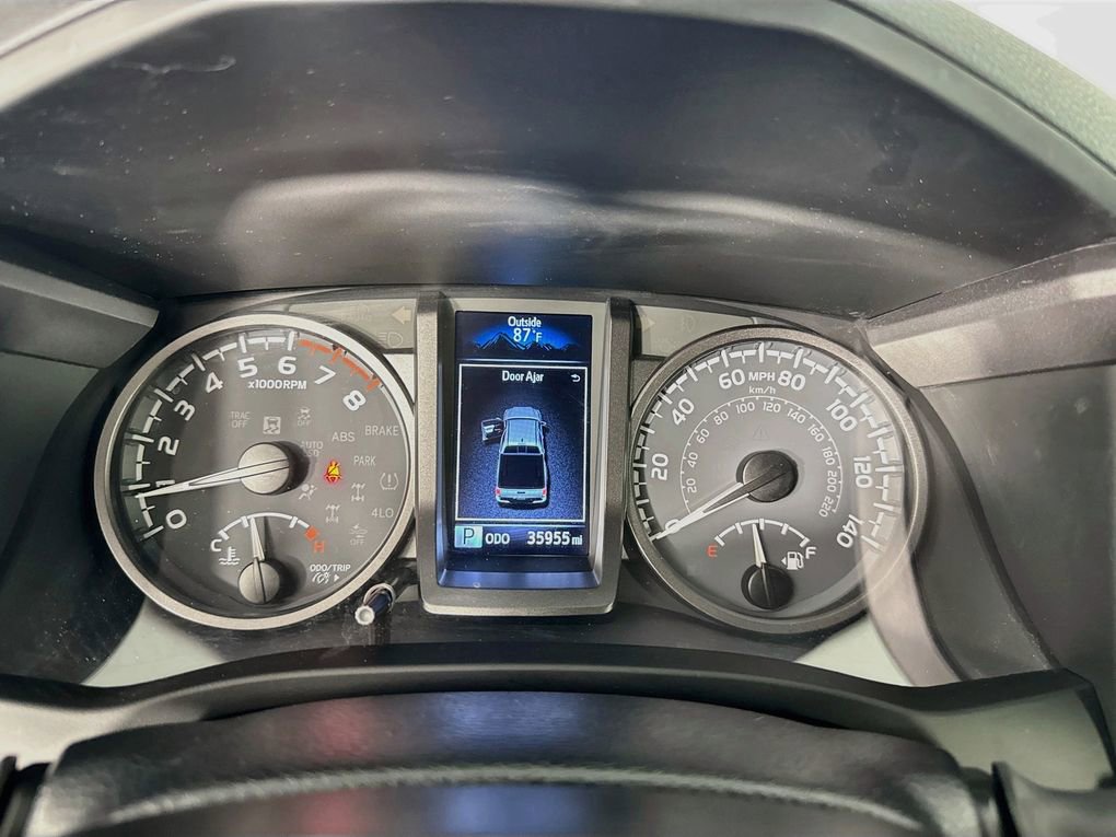 Used 2022 Toyota Tacoma TRD Off-Road w/ Technology Package AWD/4WD image 18