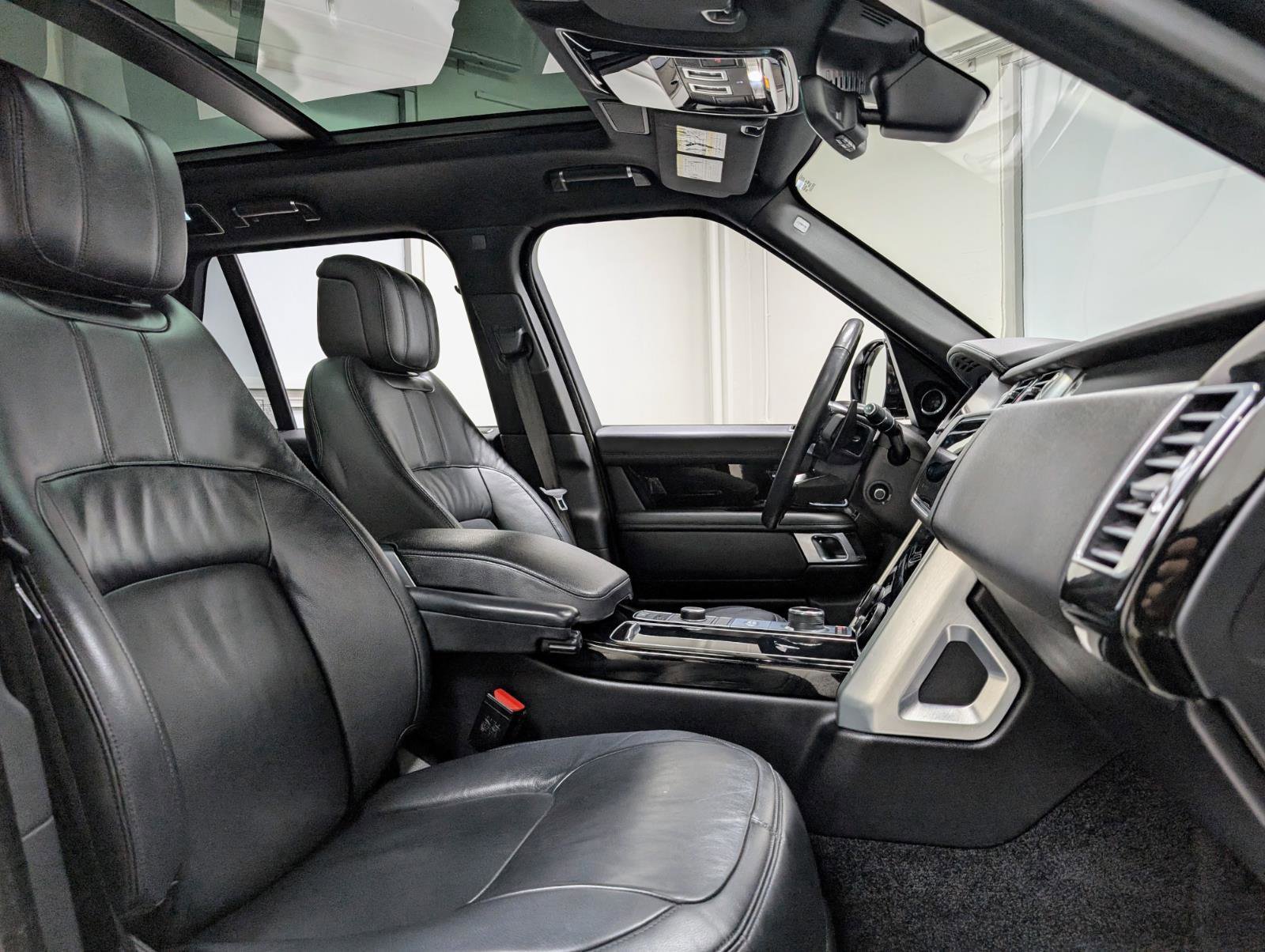 Used 2020 Land Rover Range Rover image 26