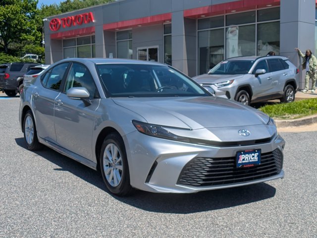 Used 2025 Toyota Camry LE FWD image 3