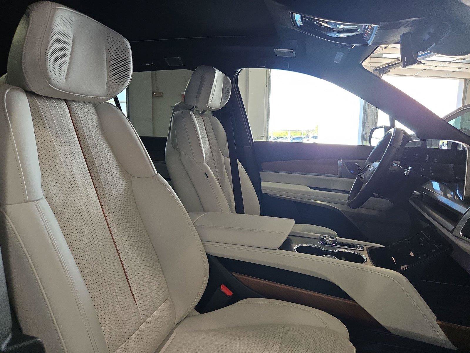 Certified 2026 Cadillac Vistiq Luxury AWD/4WD image 29
