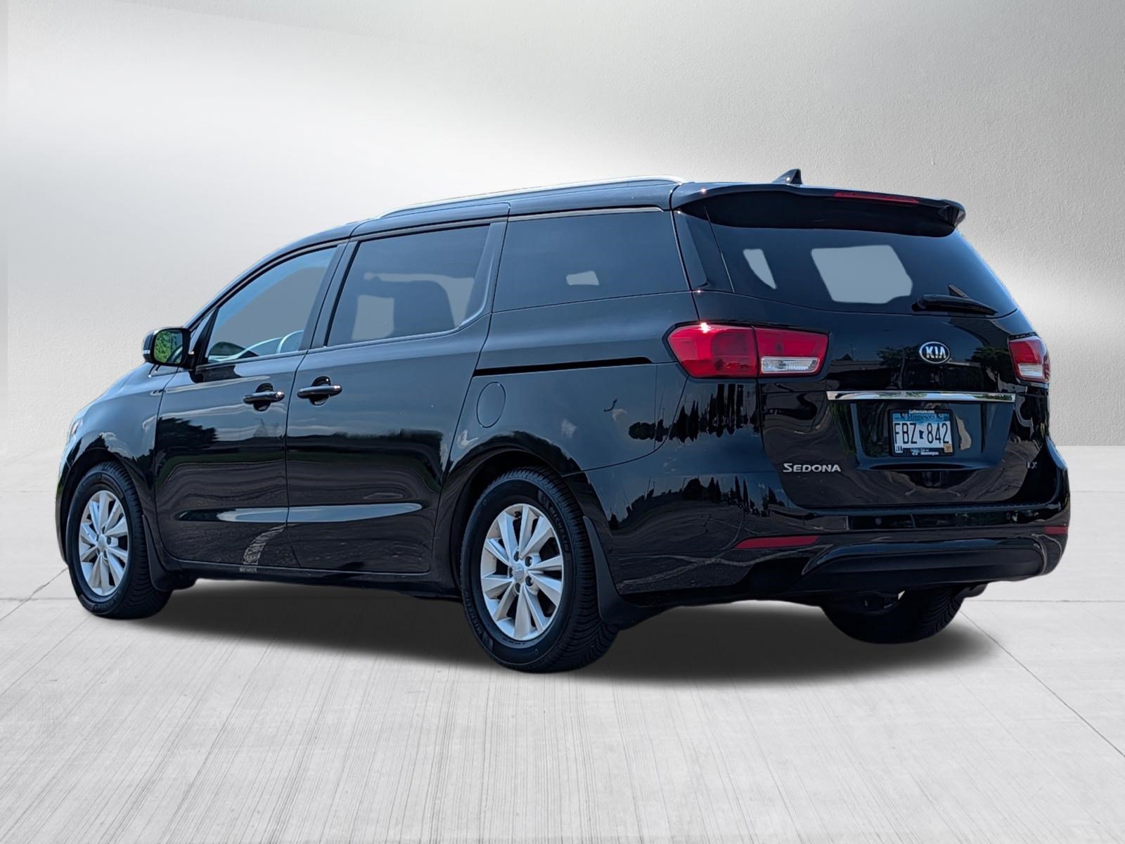 Used 2017 Kia Sedona LX w/ LX Essentials Premium Package FWD image 5