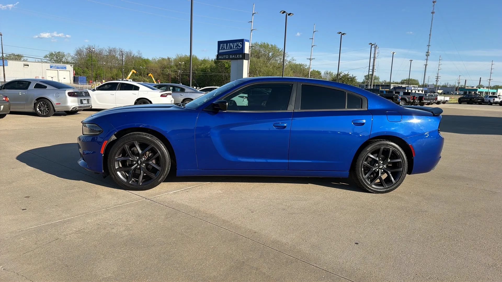 Used 2019 Dodge Charger SXT w/ Blacktop Package RWD image 8