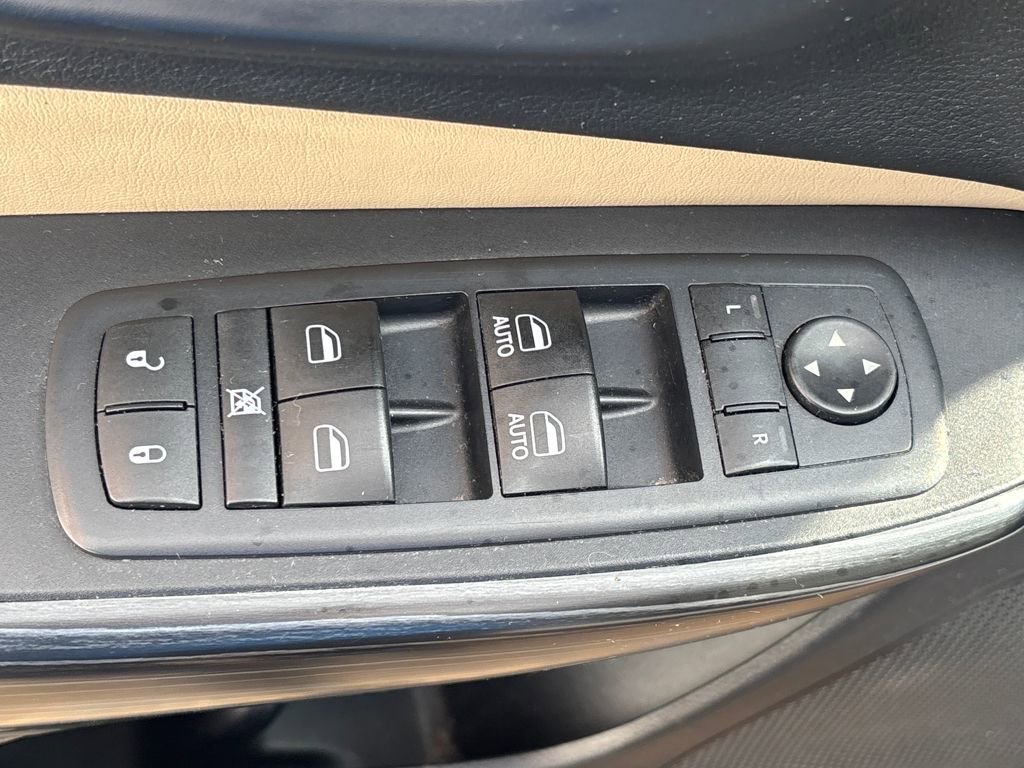 Used 2016 Jeep Cherokee Limited image 7