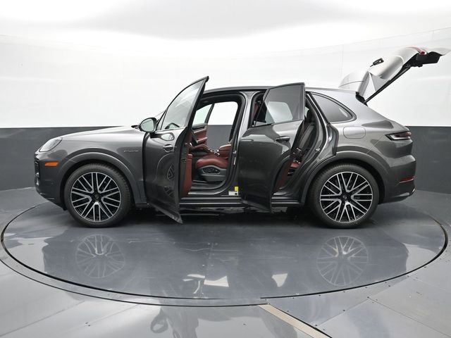 New 2025 Porsche Cayenne Turbo image 38