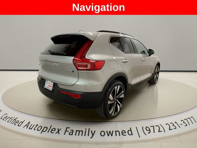 Used 2025 Volvo XC40 B5 Plus image 4