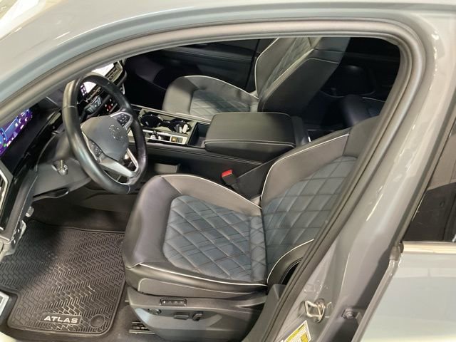 Used 2024 Volkswagen Atlas Cross Sport SEL Premium R-Line image 11