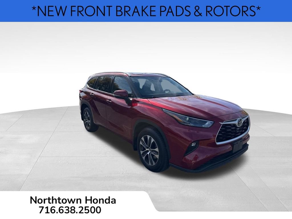 Used 2022 Toyota Highlander XLE image 2