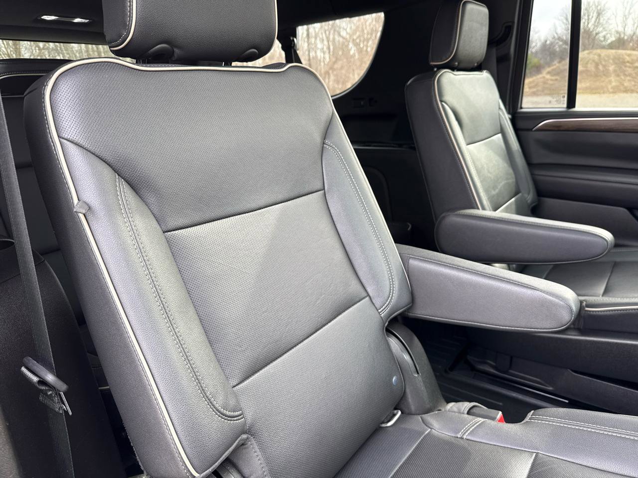 Used 2021 Chevrolet Suburban Premier w/ Premium Package image 33