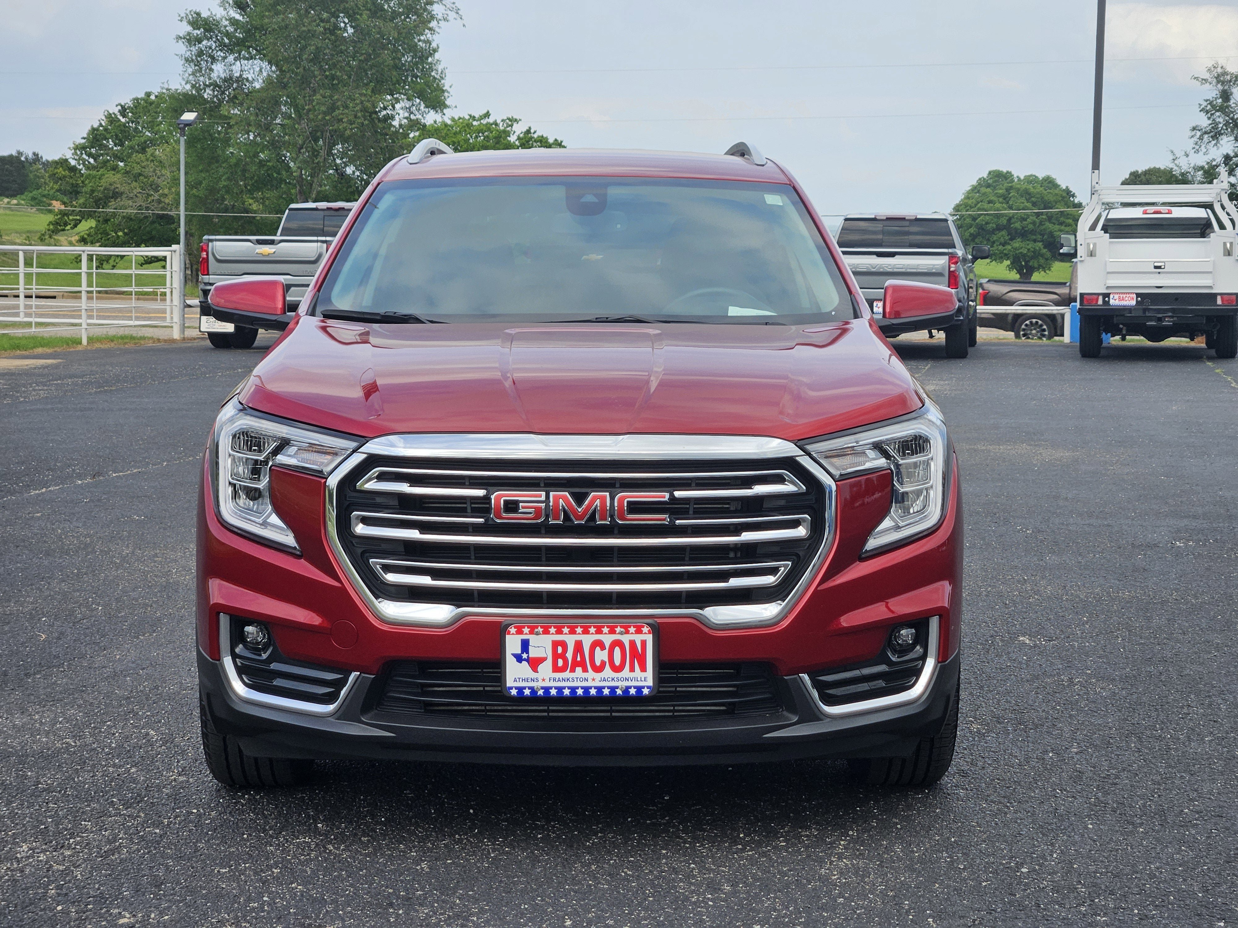 Used 2023 GMC Terrain SLT FWD image 2