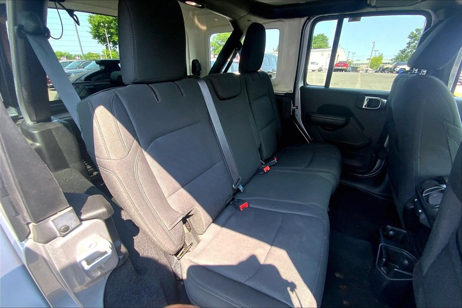 Used 2018 Jeep Wrangler Unlimited Sport S AWD/4WD image 18