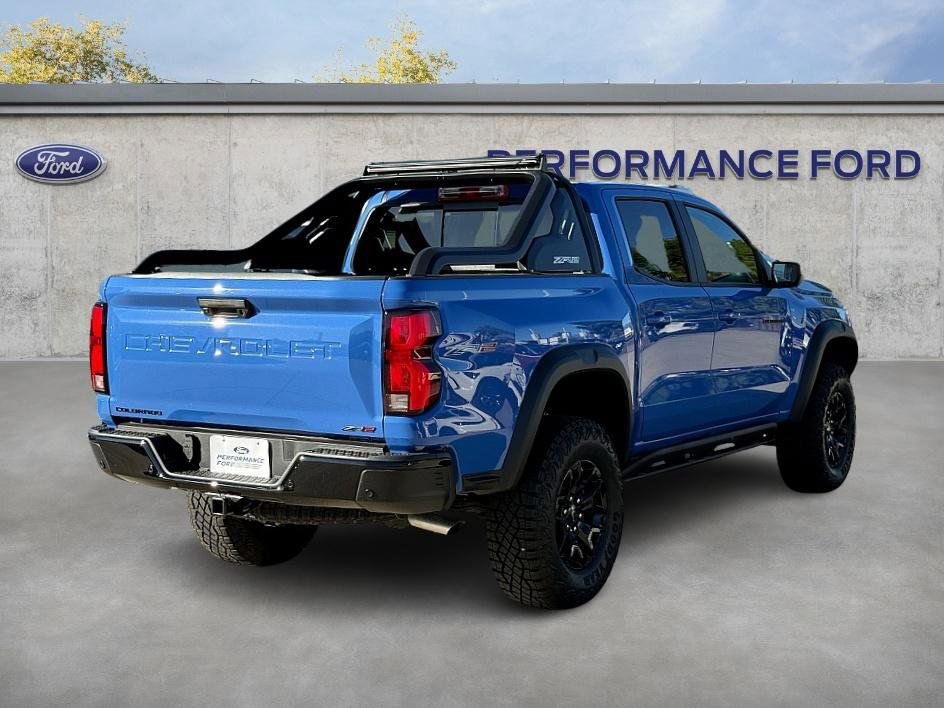 Used 2025 Chevrolet Colorado ZR2 w/ Midnight Edition image 5