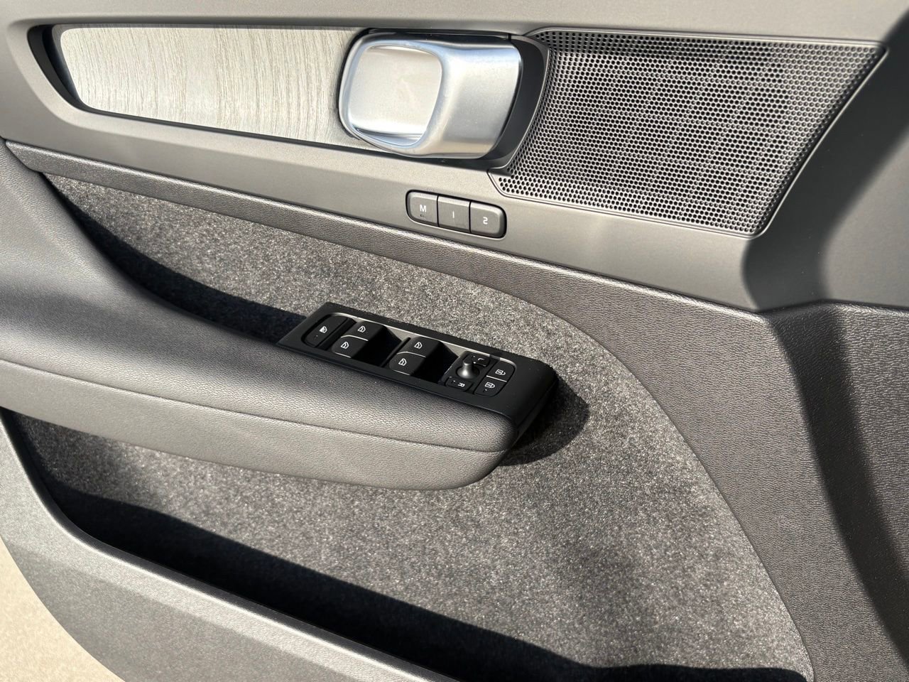 New 2026 Volvo XC40 B5 Core w/ Protection Package Premier image 16