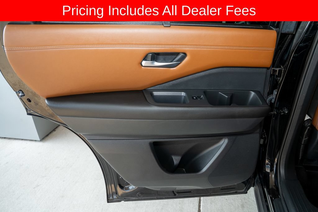 Used 2024 Nissan Pathfinder Platinum AWD/4WD image 13