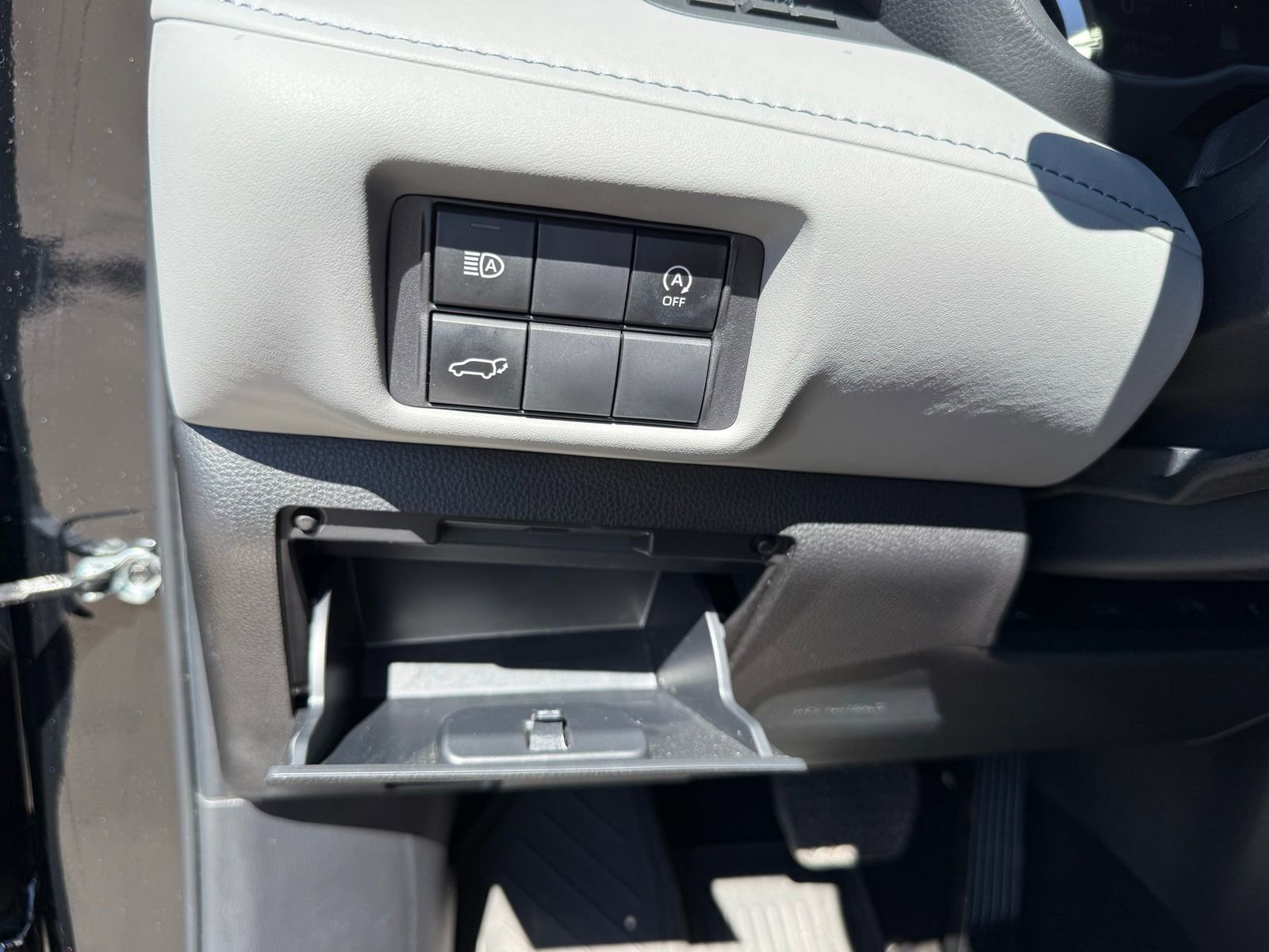 Used 2024 Toyota Highlander XLE AWD/4WD image 13