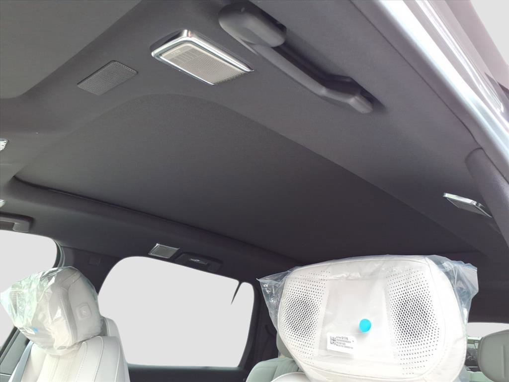 New 2026 Cadillac Vistiq Luxury w/ LPO, Floor Liner Package image 14