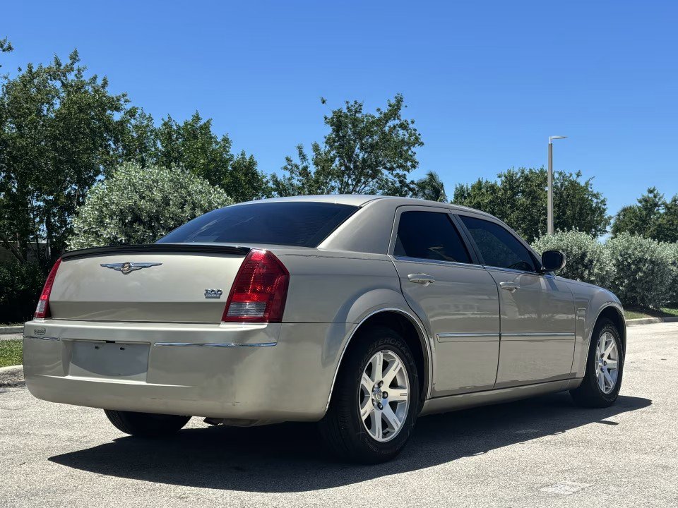 Used 2006 Chrysler 300 Touring RWD image 8