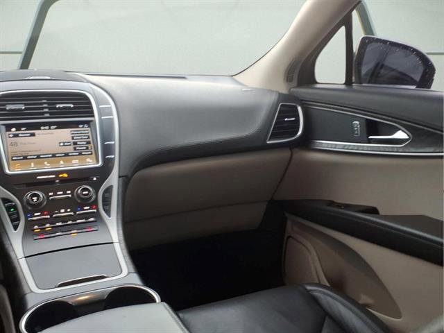 Used 2019 Lincoln Nautilus Select image 12