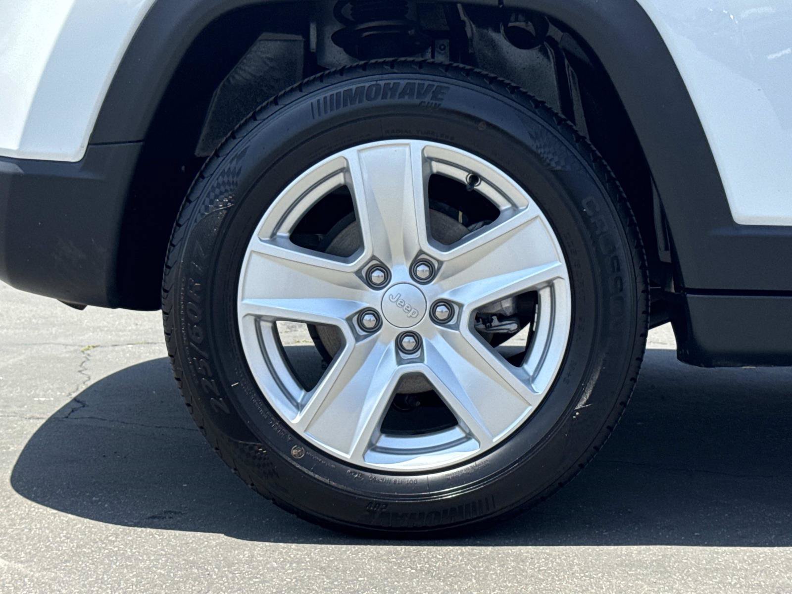 Used 2022 Jeep Compass Latitude FWD image 35