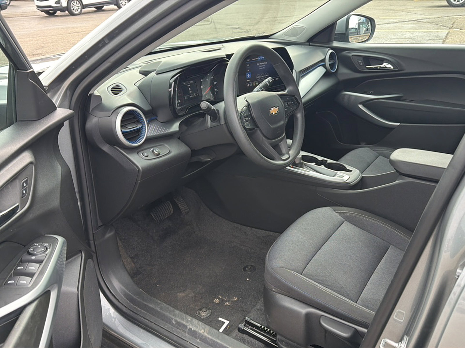 Used 2024 Chevrolet Trax LS w/ LS Convenience Package FWD image 8