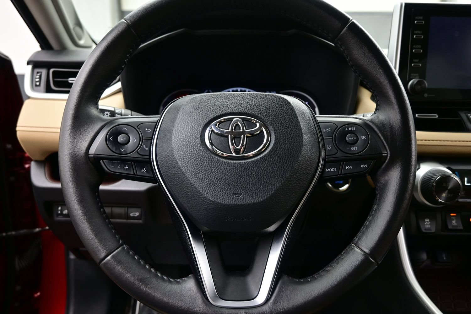 Used 2021 Toyota RAV4 Limited AWD/4WD image 24