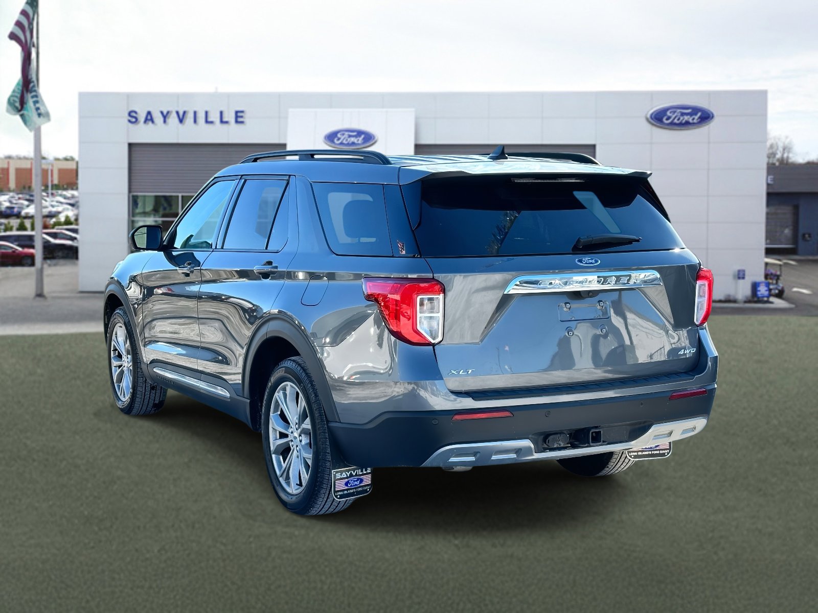 Used 2023 Ford Explorer XLT w/ Equipment Group 202A image 4