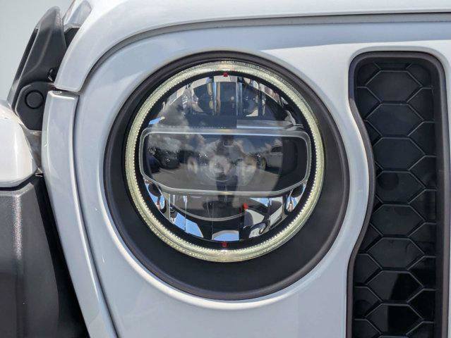 Certified 2022 Jeep Gladiator Mojave w/ LED Lighting Group AWD/4WD image 9