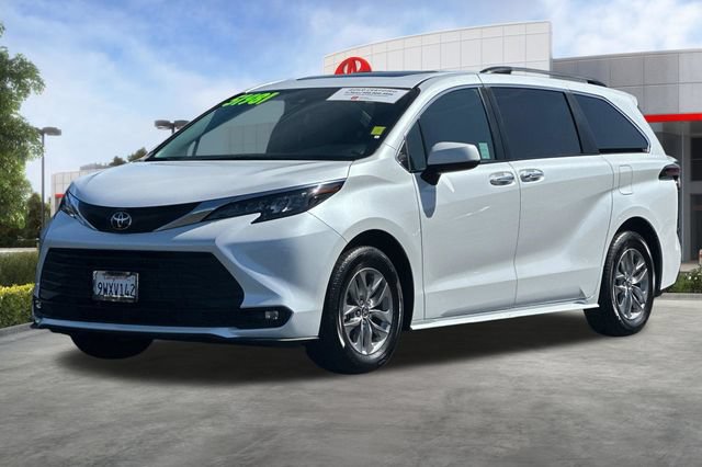 Certified 2026 Toyota Sienna XLE FWD image 10