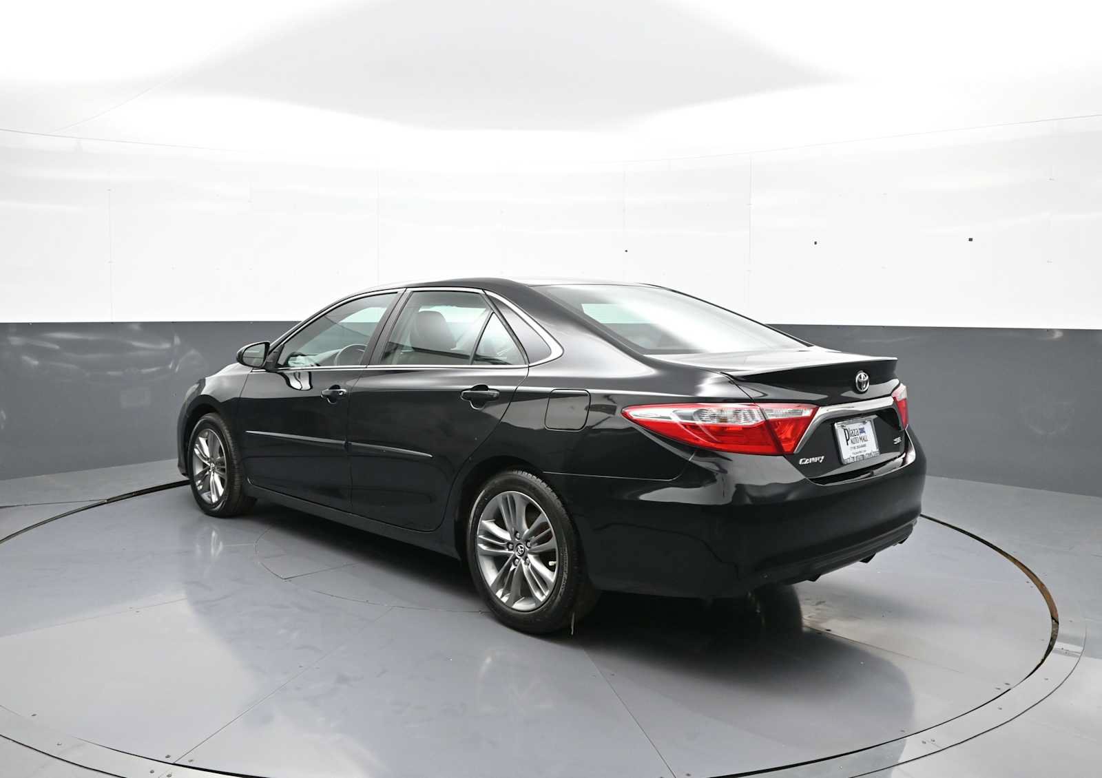 Used 2016 Toyota Camry SE w/ Protection Package (Q2) FWD image 8