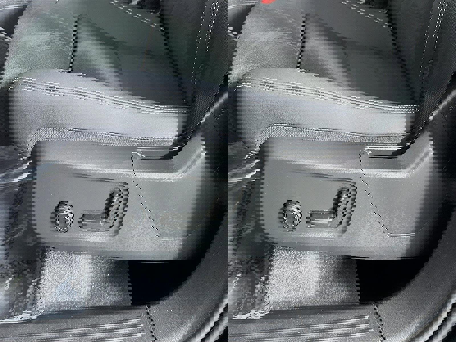 Used 2023 Volvo XC40 B5 Plus w/ Climate Package AWD/4WD image 22