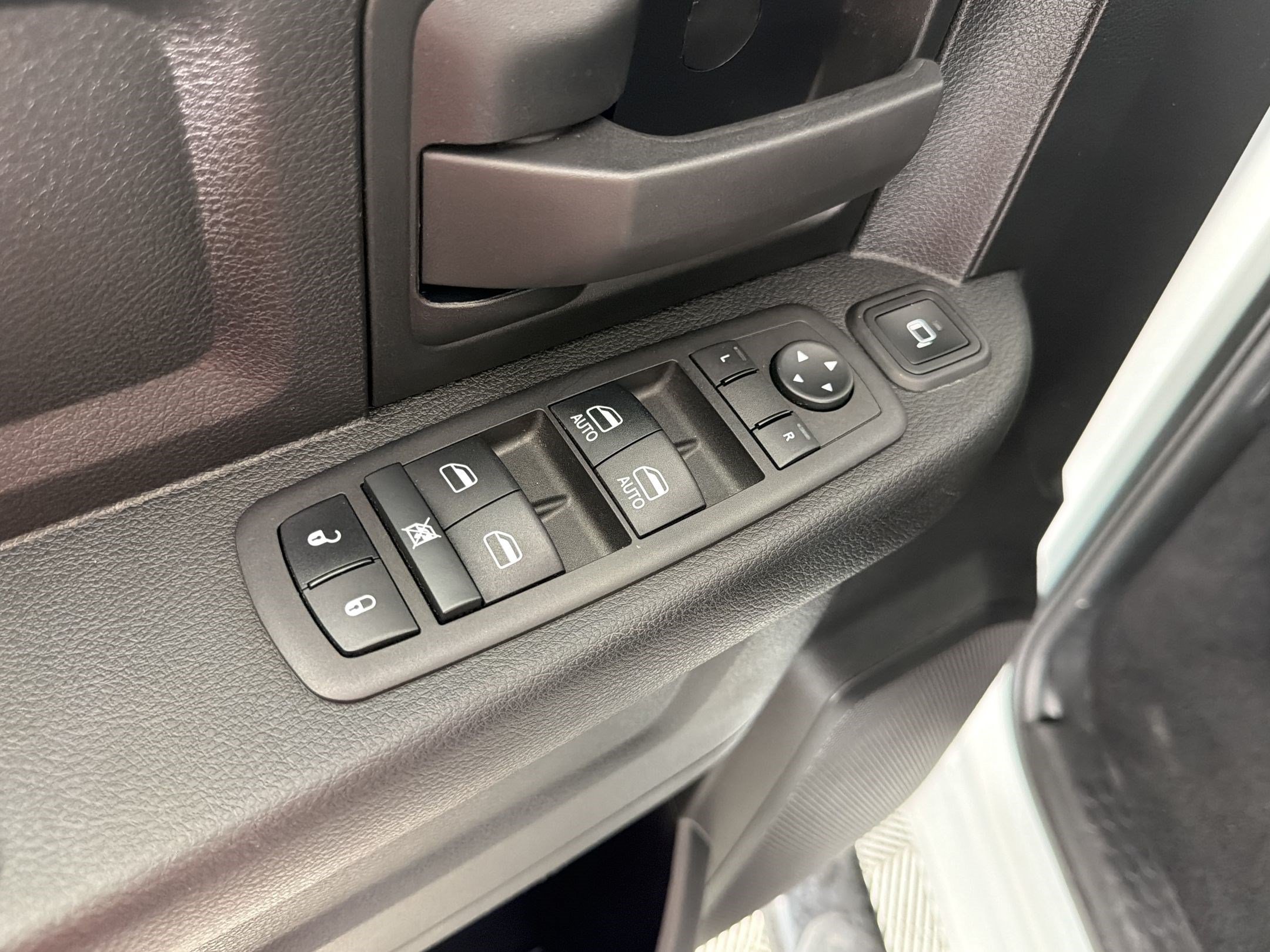 Used 2024 RAM 3500 Tradesman w/ Chrome Appearance Group AWD/4WD image 14