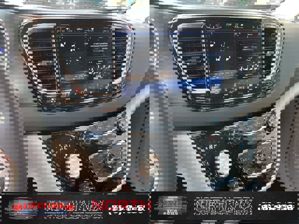 Used 2024 Chrysler Pacifica Touring-L image 9