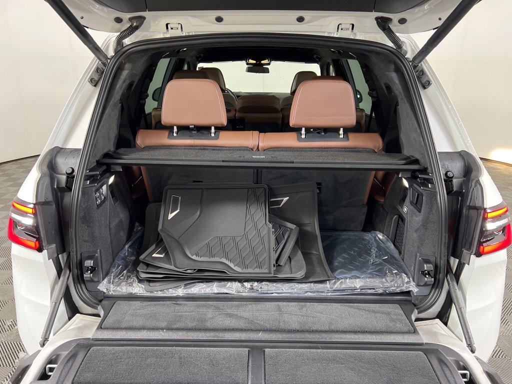 Used 2026 BMW X7 xDrive40i w/ Premium Package image 25